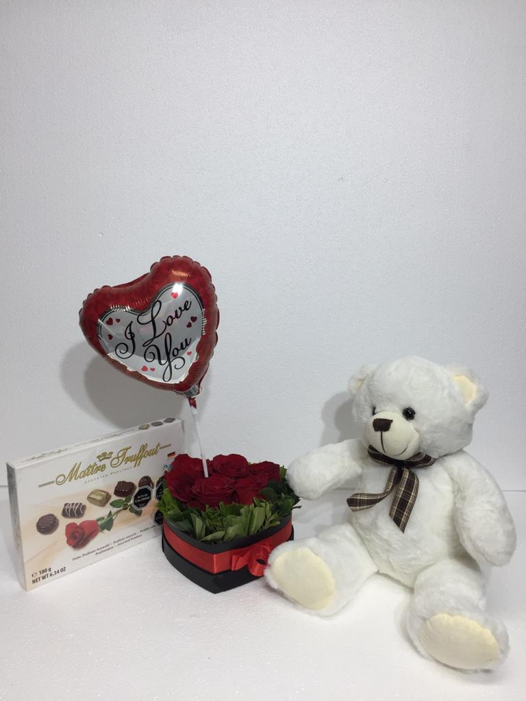 Caja corazn con 6 Rosas ms Bombones 165 Grs, Peluche 20 cm Globito